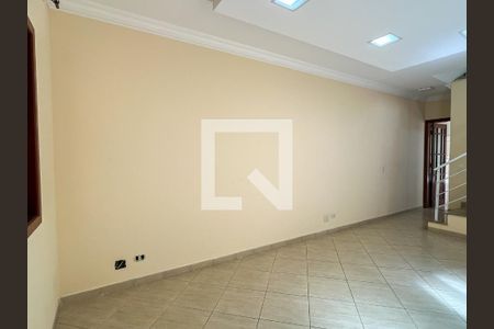 Sala de casa para alugar com 5 quartos, 220m² em Jardim Santo Elias, São Paulo