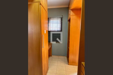 Closet da suíte de casa à venda com 5 quartos, 220m² em Jardim Santo Elias, São Paulo