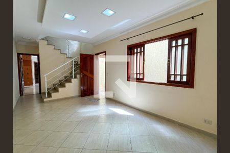 Sala de casa para alugar com 5 quartos, 220m² em Jardim Santo Elias, São Paulo