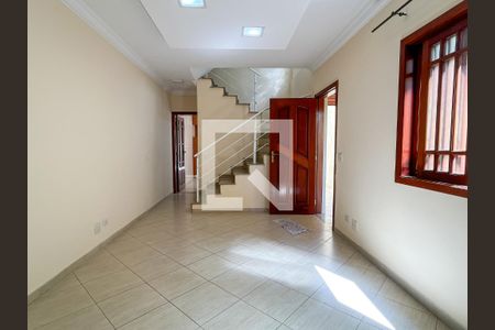 Sala de casa à venda com 5 quartos, 220m² em Jardim Santo Elias, São Paulo