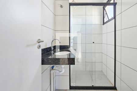 banheiro de kitnet/studio para alugar com 1 quarto, 30m² em Enseada, Guarujá