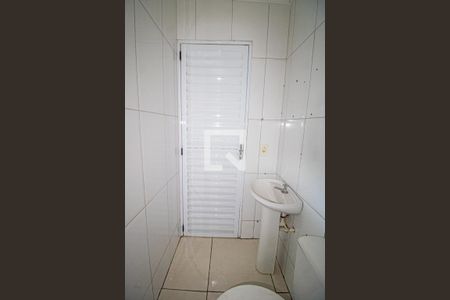 Banheiro de apartamento para alugar com 2 quartos, 48m² em Vila Nivi, São Paulo