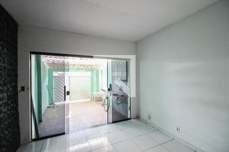 Sala de casa para alugar com 2 quartos, 70m² em Jacutinga, Mesquita