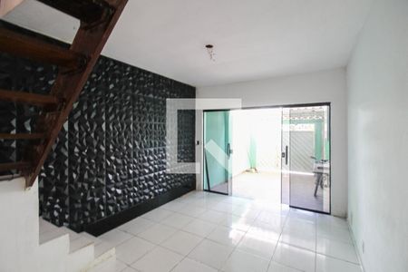 Sala de casa para alugar com 2 quartos, 70m² em Jacutinga, Mesquita