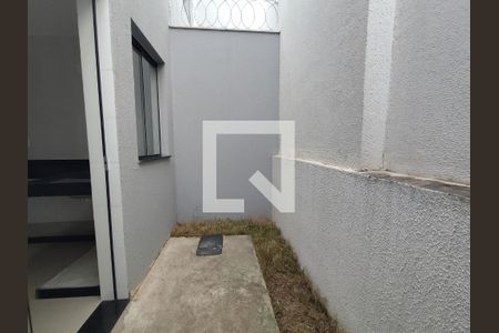 Área externa de casa à venda com 2 quartos, 77m² em Ipiranga, Belo Horizonte