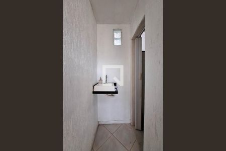 Banheiro de kitnet/studio para alugar com 1 quarto, 41m² em Serra Grande, Niterói