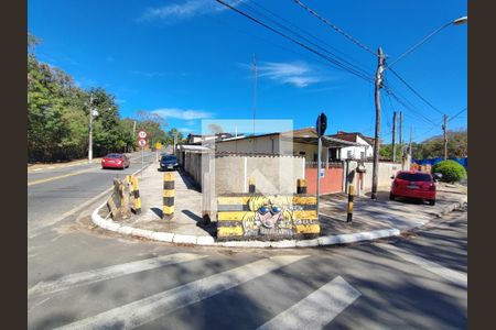 Casa à venda com 348m², 3 quartos e 5 vagas Casa à venda com 348m², 3 quartos e 5 vagasFachada