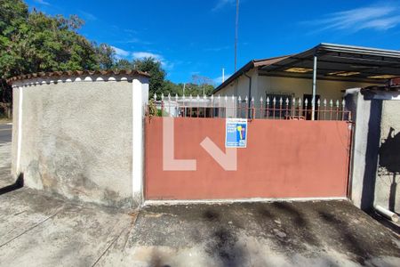 Casa à venda com 348m², 3 quartos e 5 vagas Casa à venda com 348m², 3 quartos e 5 vagasPLACA INSTALADA FACHADA