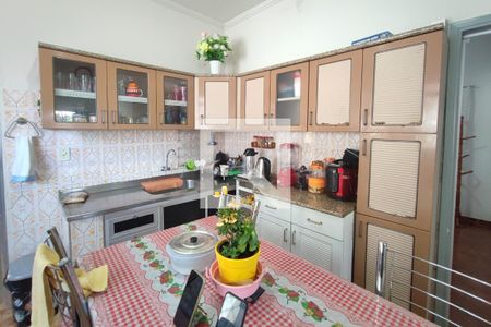 Casa à venda com 348m², 3 quartos e 5 vagas Casa à venda com 348m², 3 quartos e 5 vagasCozinha