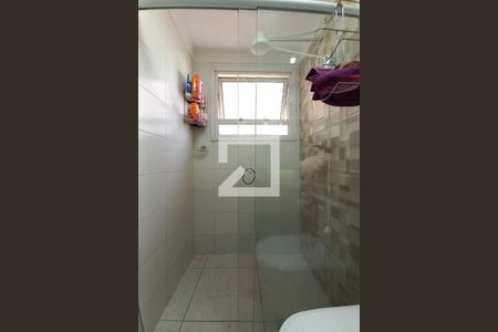 Banheiro de apartamento à venda com 3 quartos, 63m² em Vila Satúrnia, Campinas