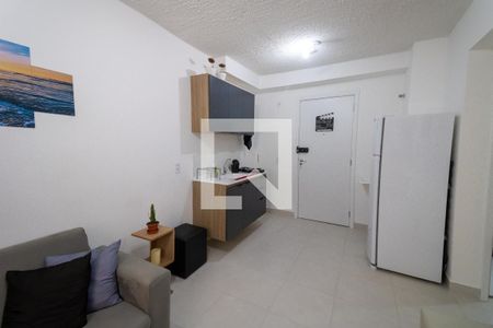 Sala/Cozinha/Área de Serviço de apartamento para alugar com 2 quartos, 33m² em Vila Graciosa, São Paulo