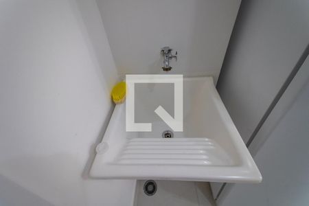 Sala/Cozinha/Área de Serviço de apartamento para alugar com 2 quartos, 33m² em Vila Graciosa, São Paulo