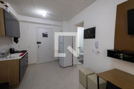 Sala/Cozinha/Área de Serviço de apartamento para alugar com 2 quartos, 33m² em Vila Graciosa, São Paulo