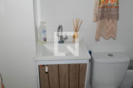 Banheiro de kitnet/studio para alugar com 1 quarto, 30m² em Parque Duque, Duque de Caxias