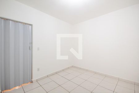 Quarto de casa para alugar com 1 quarto, 38m² em Vila Menck, Osasco