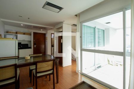 Sala de apartamento à venda com 1 quarto, 55m² em Barra da Tijuca, Rio de Janeiro