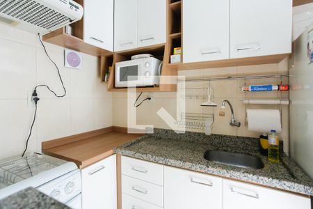 Cozinha de apartamento à venda com 1 quarto, 40m² em Vila Ipiranga, Porto Alegre