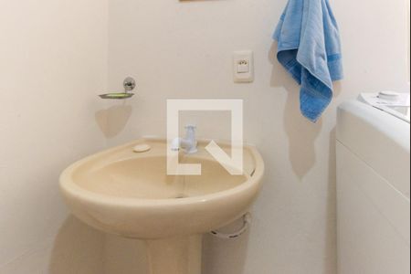 Banheiro de apartamento à venda com 1 quarto, 42m² em Centro, Campinas