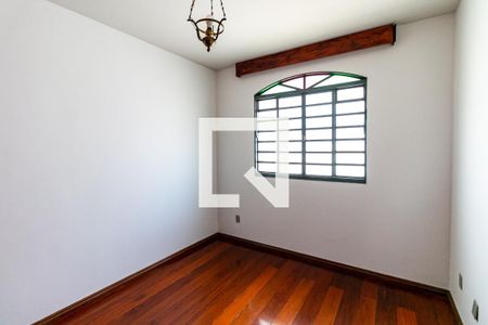 Casa à venda com 4 quartos, 305m² em Ouro Preto, Belo Horizonte