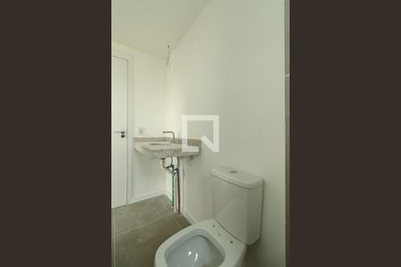 Banheiro da Suíte de apartamento para alugar com 1 quarto, 47m² em Passo da Areia, Porto Alegre