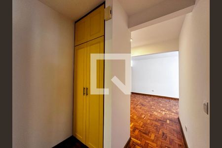 Corredor Quartos de apartamento à venda com 2 quartos, 67m² em Santo Amaro, São Paulo