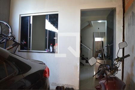 Garagem de casa à venda com 2 quartos, 80m² em Instância Imperiais , Contagem