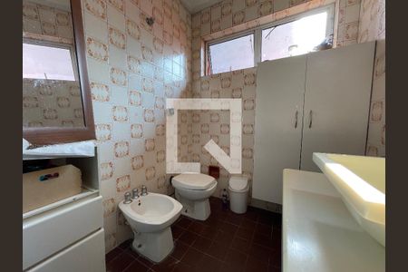 Casa à venda com 300m², 5 quartos e 2 vagas Casa à venda com 300m², 5 quartos e 2 vagasbanheiro 1