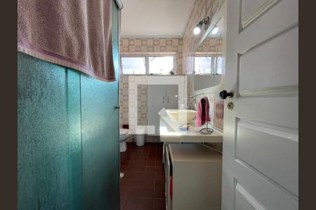 Casa à venda com 300m², 5 quartos e 2 vagas Casa à venda com 300m², 5 quartos e 2 vagasBanheiro 1