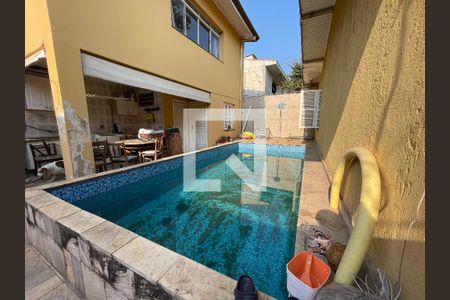 Casa à venda com 300m², 5 quartos e 2 vagas Casa à venda com 300m², 5 quartos e 2 vagasÁrea comum - Piscina