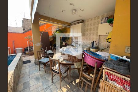 Casa à venda com 300m², 5 quartos e 2 vagas Casa à venda com 300m², 5 quartos e 2 vagasÁrea de Serviço