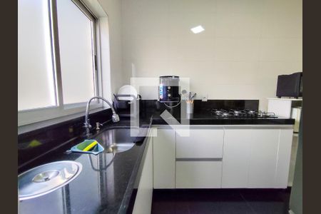 Cozinha  de apartamento à venda com 3 quartos, 94m² em Cachoeirinha, Belo Horizonte