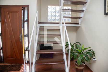 Casa 1 - escada de casa à venda com 5 quartos, 310m² em Vila Nogueira, Diadema