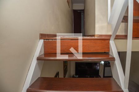 Casa 1 - escada de casa à venda com 5 quartos, 310m² em Vila Nogueira, Diadema