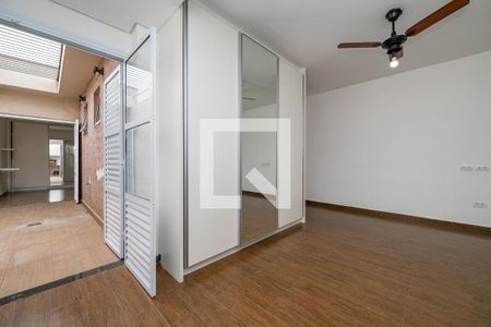 Suíte de casa para alugar com 5 quartos, 230m² em Vila Guarani (zona Sul), São Paulo