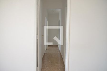 Corredor de apartamento para alugar com 3 quartos, 82m² em Vila Valparaíso, Santo André