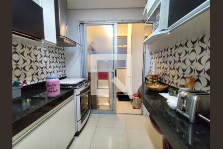 Cozinha de apartamento à venda com 2 quartos, 56m² em Fernão Dias, Belo Horizonte