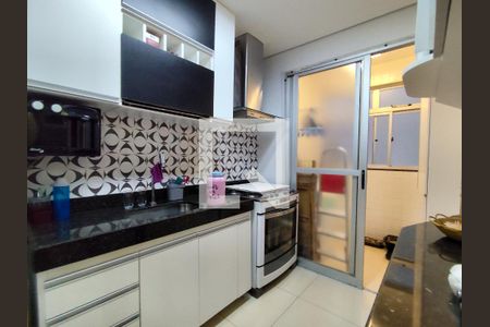 Cozinha de apartamento à venda com 2 quartos, 56m² em Fernão Dias, Belo Horizonte