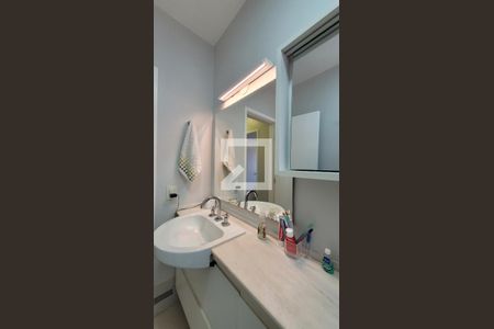 Casa de condomínio à venda com 600m², 7 quartos e 8 vagas Casa de condomínio à venda com 600m², 7 quartos e 8 vagasBanheiro da Suíte 1