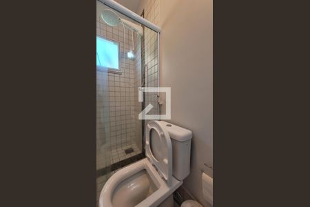 Casa de condomínio à venda com 600m², 7 quartos e 8 vagas Casa de condomínio à venda com 600m², 7 quartos e 8 vagasCasa de Hospede - Banheiro da Suíte 1