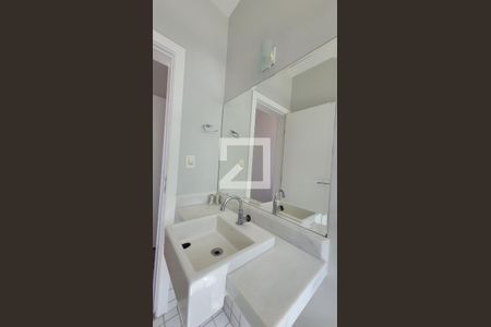 Casa de condomínio à venda com 600m², 7 quartos e 8 vagas Casa de condomínio à venda com 600m², 7 quartos e 8 vagasCasa de Hospede - Banheiro da Suíte 2