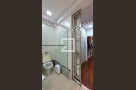 Casa de condomínio à venda com 600m², 7 quartos e 8 vagas Casa de condomínio à venda com 600m², 7 quartos e 8 vagasBanheiro da Suíte 2 master