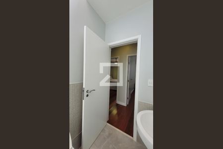 Casa de condomínio à venda com 600m², 7 quartos e 8 vagas Casa de condomínio à venda com 600m², 7 quartos e 8 vagasBanheiro social