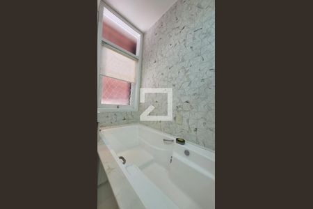 Casa de condomínio à venda com 600m², 7 quartos e 8 vagas Casa de condomínio à venda com 600m², 7 quartos e 8 vagasBanheiro da Suíte 2 master