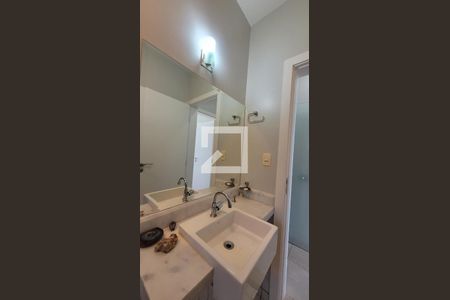 Casa de condomínio à venda com 600m², 7 quartos e 8 vagas Casa de condomínio à venda com 600m², 7 quartos e 8 vagasCasa de Hospede - Banheiro da Suíte 1