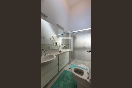 Casa de condomínio à venda com 600m², 7 quartos e 8 vagas Casa de condomínio à venda com 600m², 7 quartos e 8 vagasBanheiro social