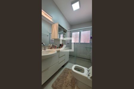 Casa de condomínio à venda com 600m², 7 quartos e 8 vagas Casa de condomínio à venda com 600m², 7 quartos e 8 vagasBanheiro da Suíte 1