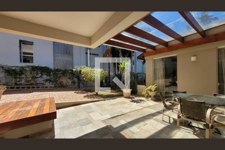 Casa de condomínio à venda com 600m², 7 quartos e 8 vagas Casa de condomínio à venda com 600m², 7 quartos e 8 vagasÁrea externa