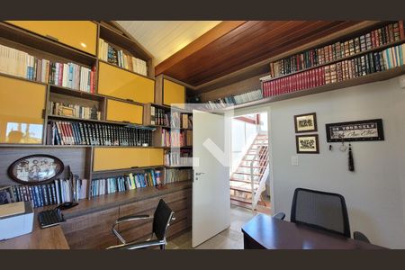 Casa de condomínio à venda com 600m², 7 quartos e 8 vagas Casa de condomínio à venda com 600m², 7 quartos e 8 vagasEscritório