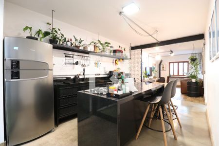 Cozinha de casa para alugar com 2 quartos, 124m² em Alto de Pinheiros, São Paulo