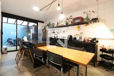 Cozinha de casa para alugar com 2 quartos, 124m² em Alto de Pinheiros, São Paulo